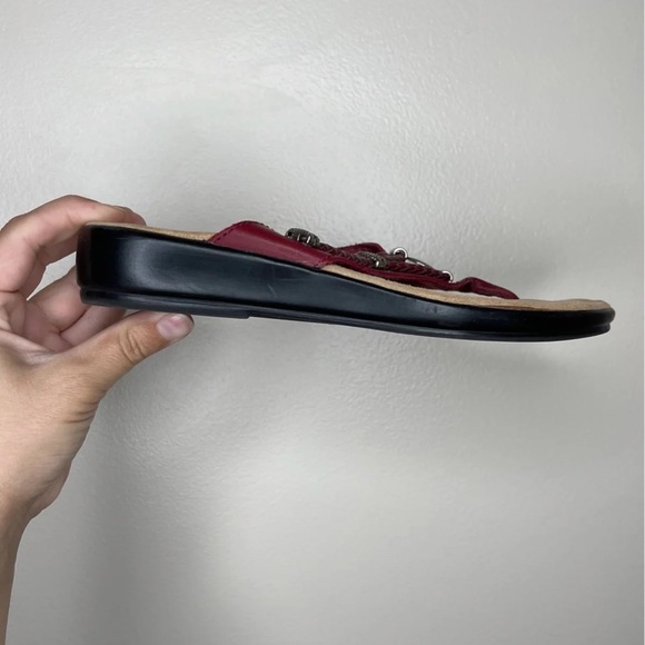 Minnetonka Flip Flop Sandals - Picture 7 of 8